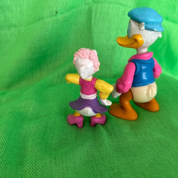 Disney, Donald and Daisy Duck poseable plastic figures - Picture 4 of 6